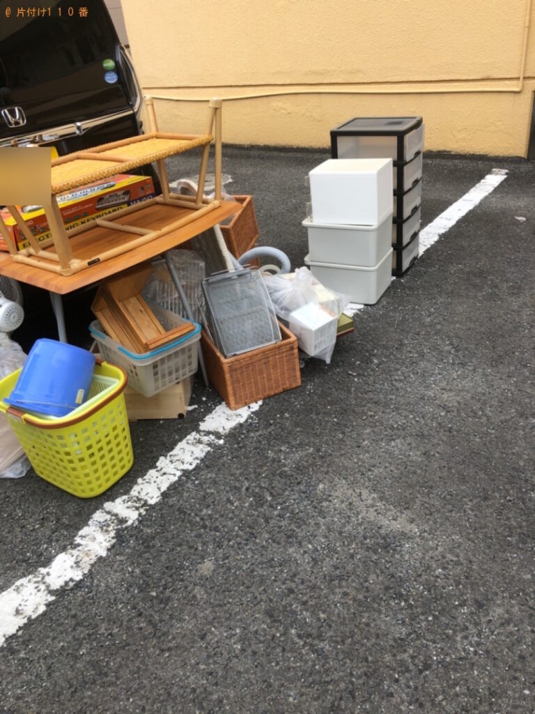【大分市新春日町】二人用ダイニングテーブル、鏡台、椅子等の回収